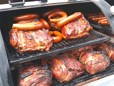 barbecue meats on a barbecue pit