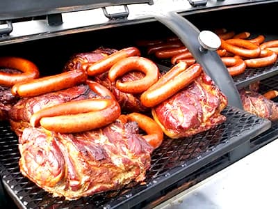 barbecue meats on a barbecue pit